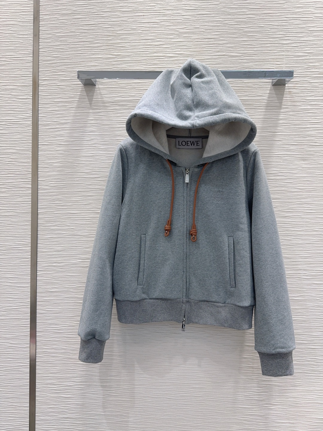 🛍️Loe w*e👑2025FW新款休闲外套 高版出品！干净利落的剪裁 细节在线 设计简约又不失时髦感 