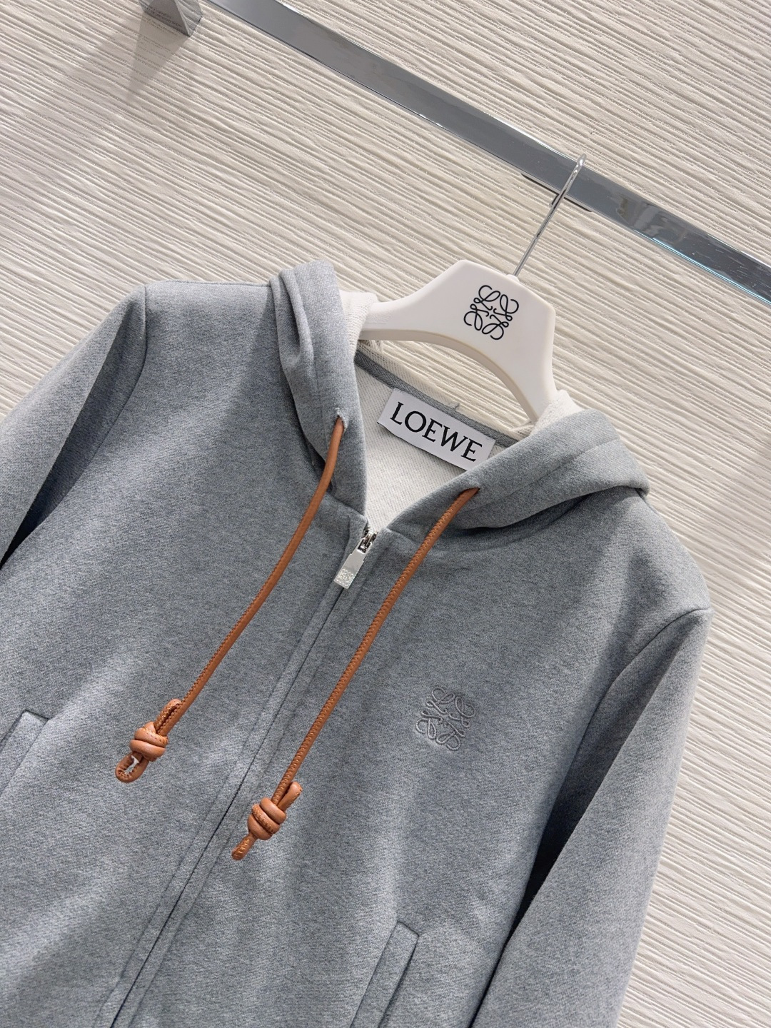 🛍️Loe w*e👑2025FW新款休闲外套 高版出品！干净利落的剪裁 细节在线 设计简约又不失时髦感 