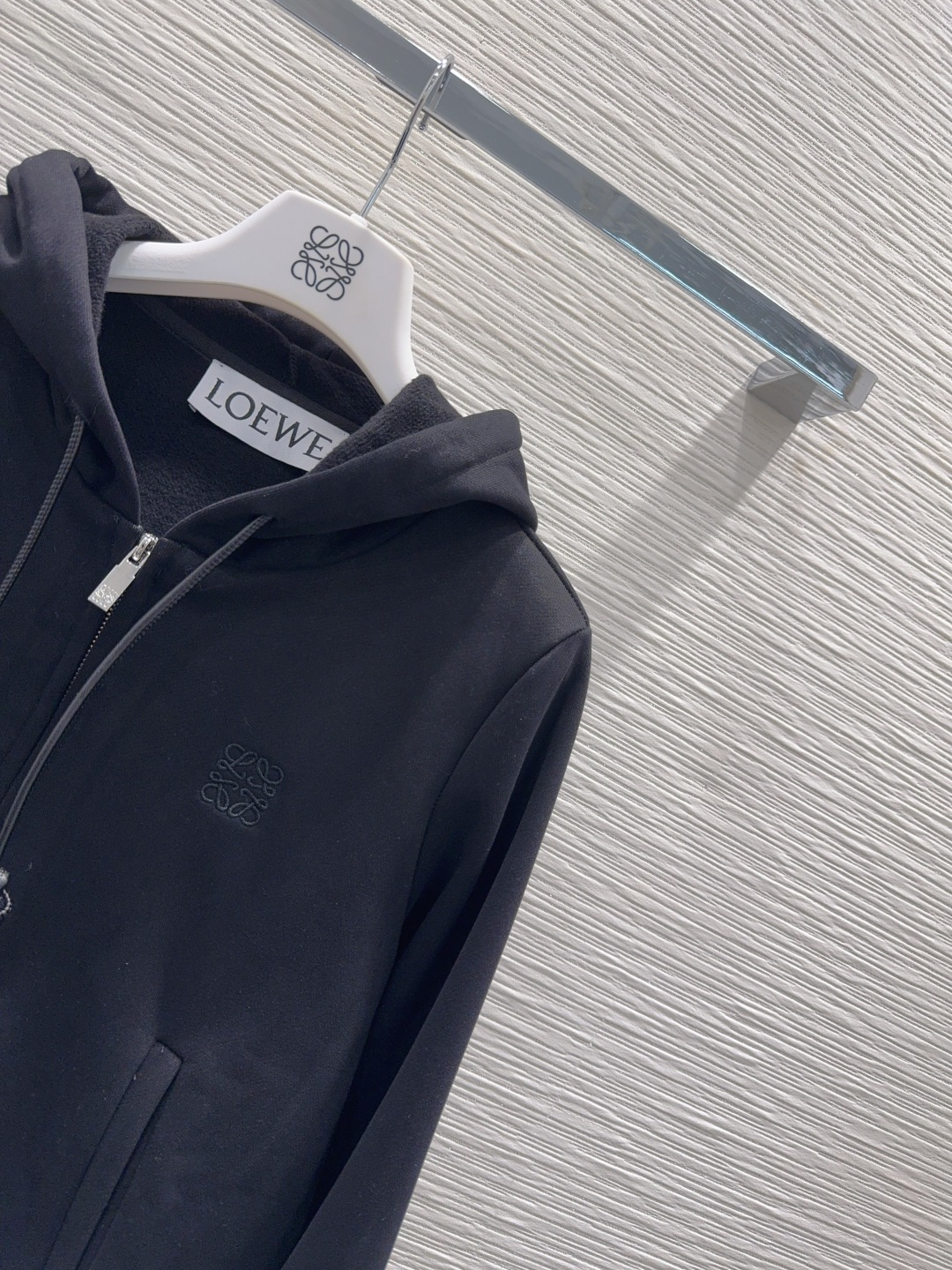 🛍️Loe w*e👑2025FW新款休闲外套 高版出品！干净利落的剪裁 细节在线 设计简约又不失时髦感 