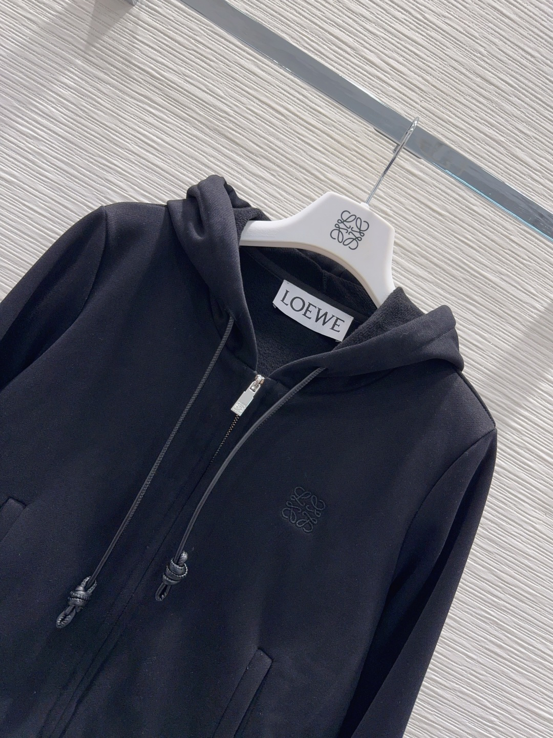 🛍️Loe w*e👑2025FW新款休闲外套 高版出品！干净利落的剪裁 细节在线 设计简约又不失时髦感 