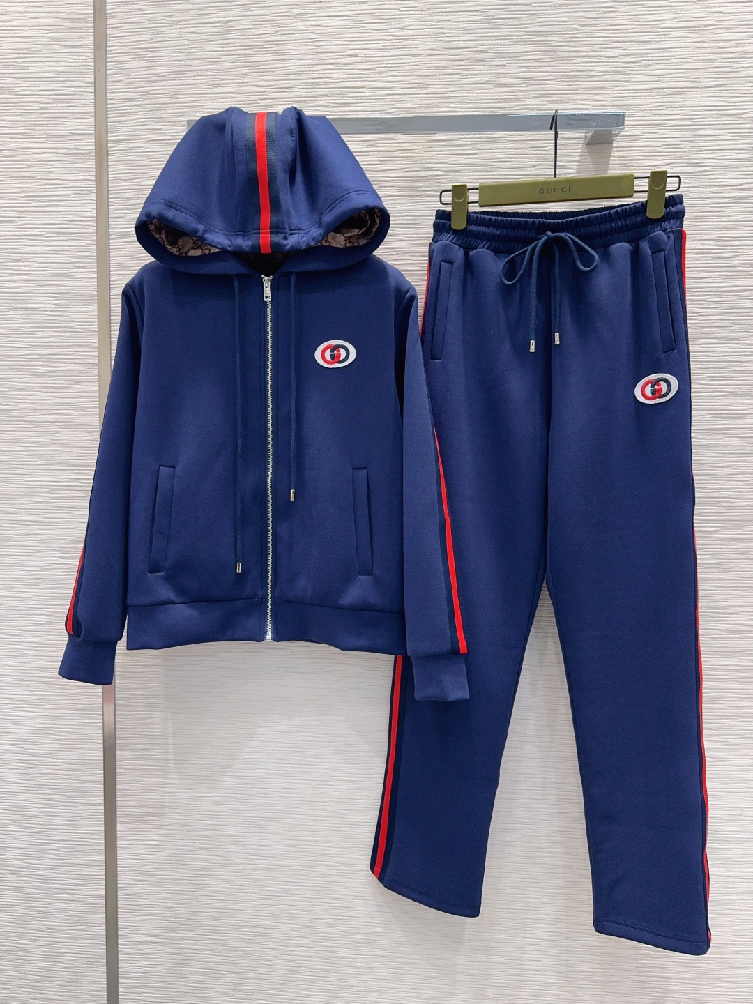 🛍️ Gucc* 👑 2025FW新款套装 上身显瘦又提升时髦度，优雅气质单品。衣橱必备！做工品质看细节