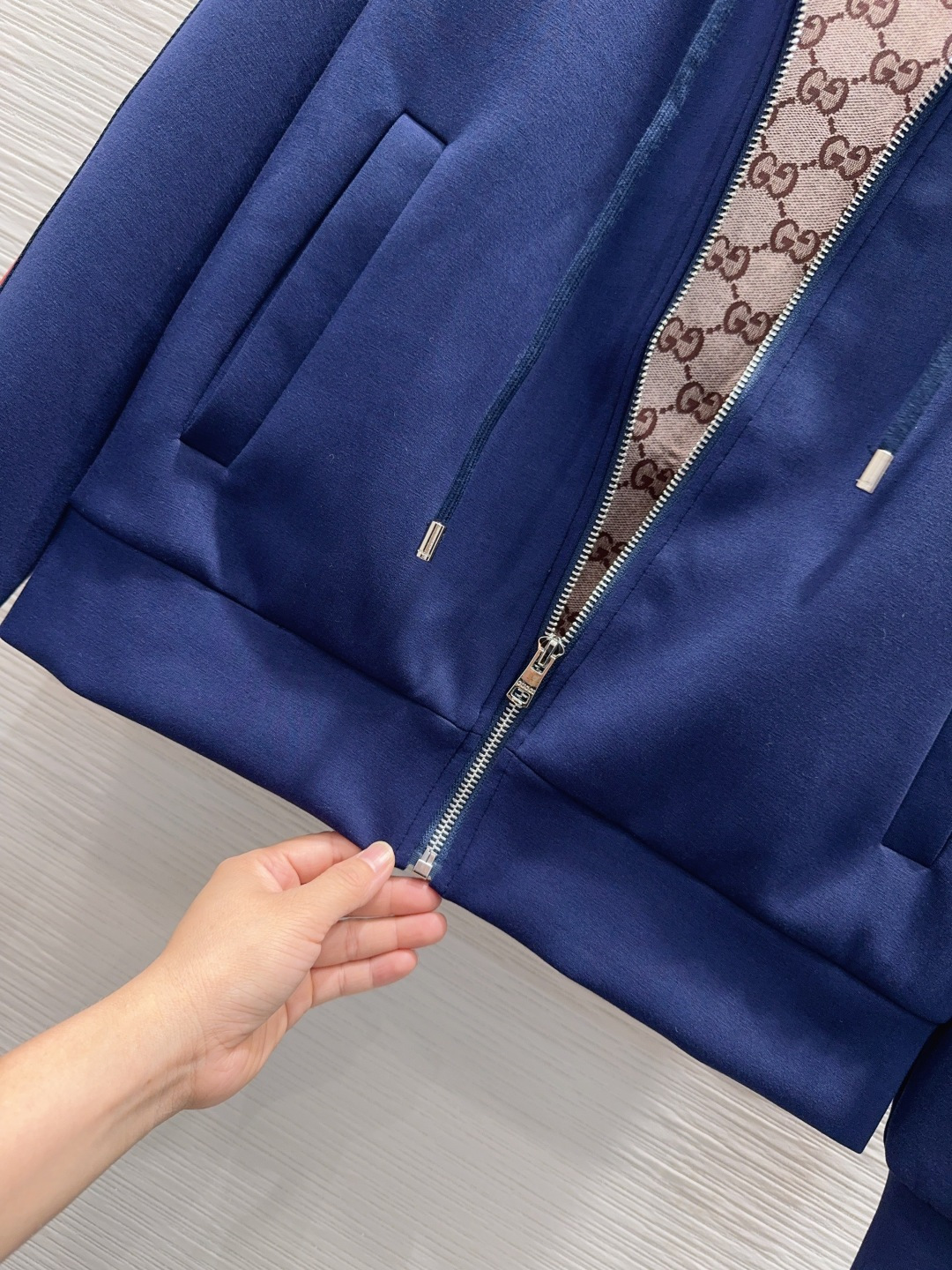 🛍️ Gucc* 👑 2025FW新款套装 上身显瘦又提升时髦度，优雅气质单品。衣橱必备！做工品质看细节