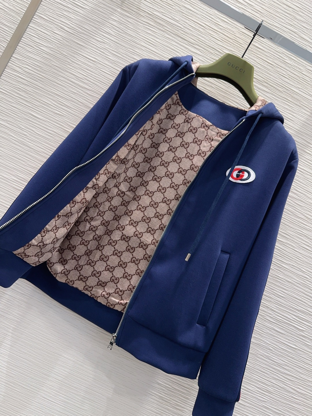 🛍️ Gucc* 👑 2025FW新款套装 上身显瘦又提升时髦度，优雅气质单品。衣橱必备！做工品质看细节