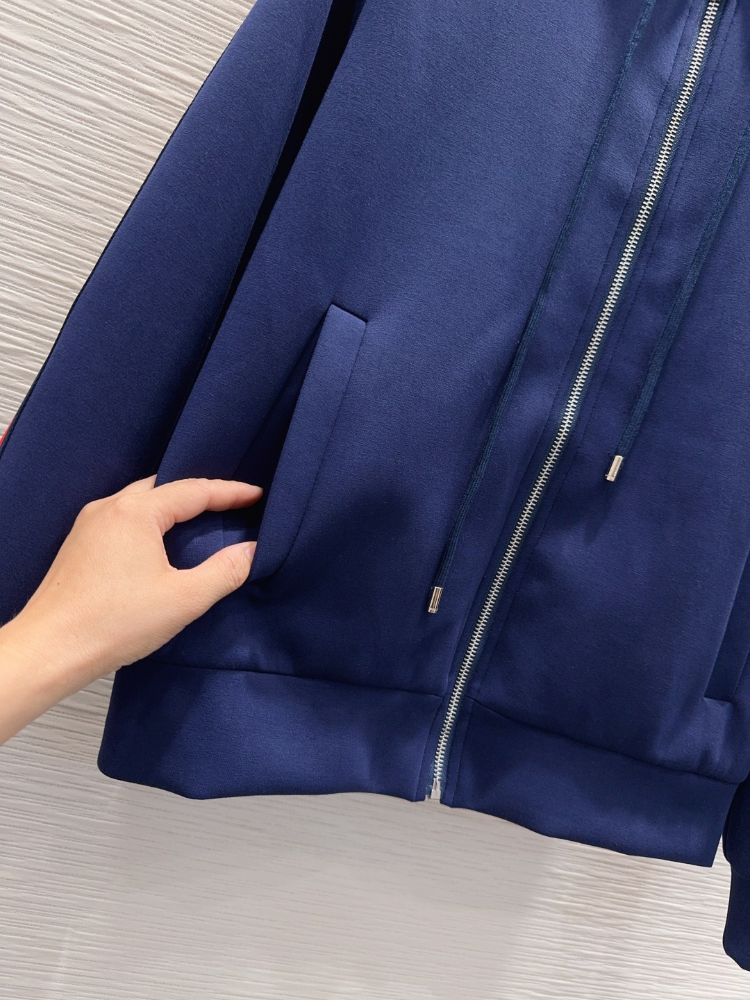 🛍️ Gucc* 👑 2025FW新款套装 上身显瘦又提升时髦度，优雅气质单品。衣橱必备！做工品质看细节