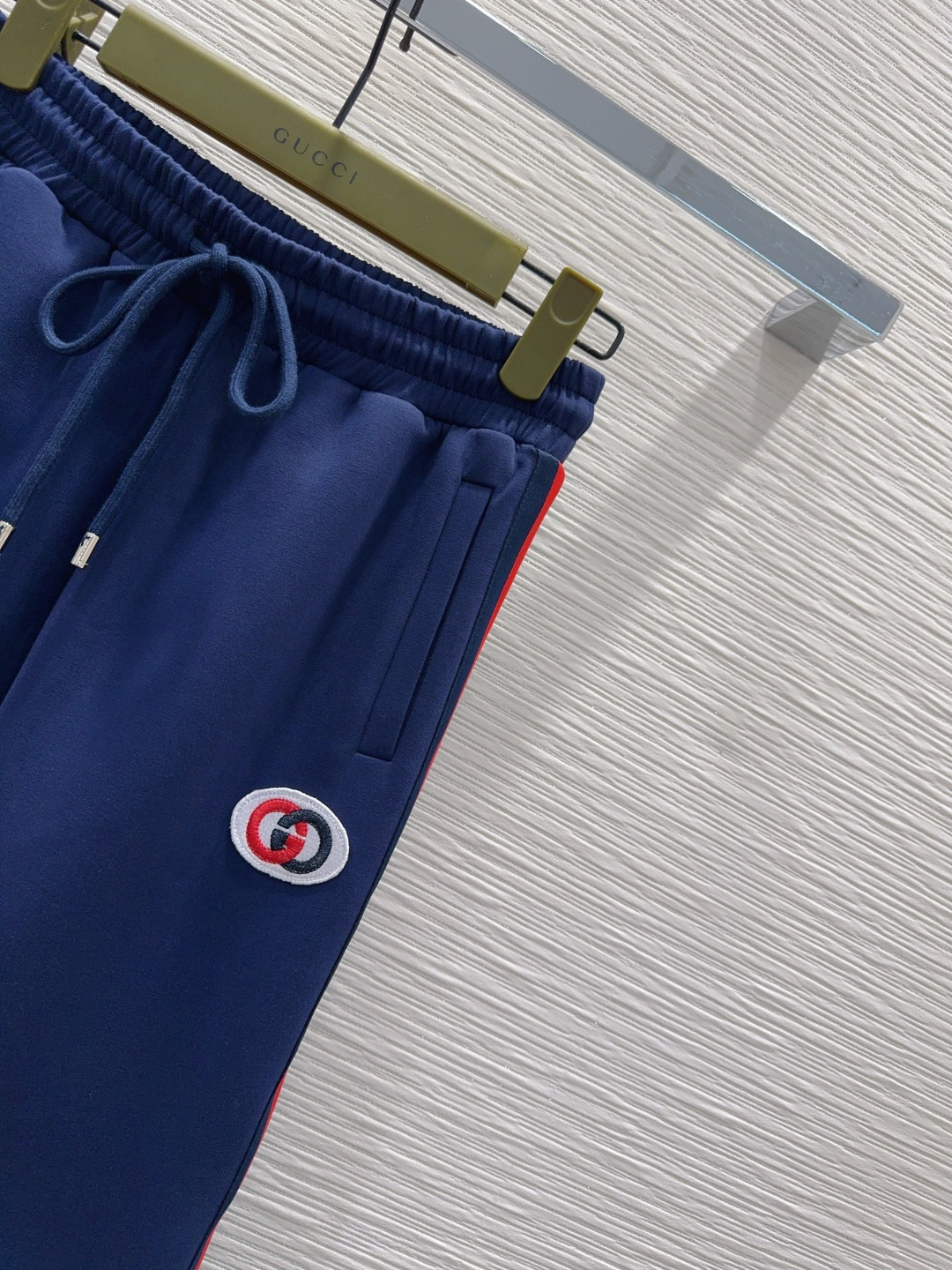 🛍️ Gucc* 👑 2025FW新款套装 上身显瘦又提升时髦度，优雅气质单品。衣橱必备！做工品质看细节