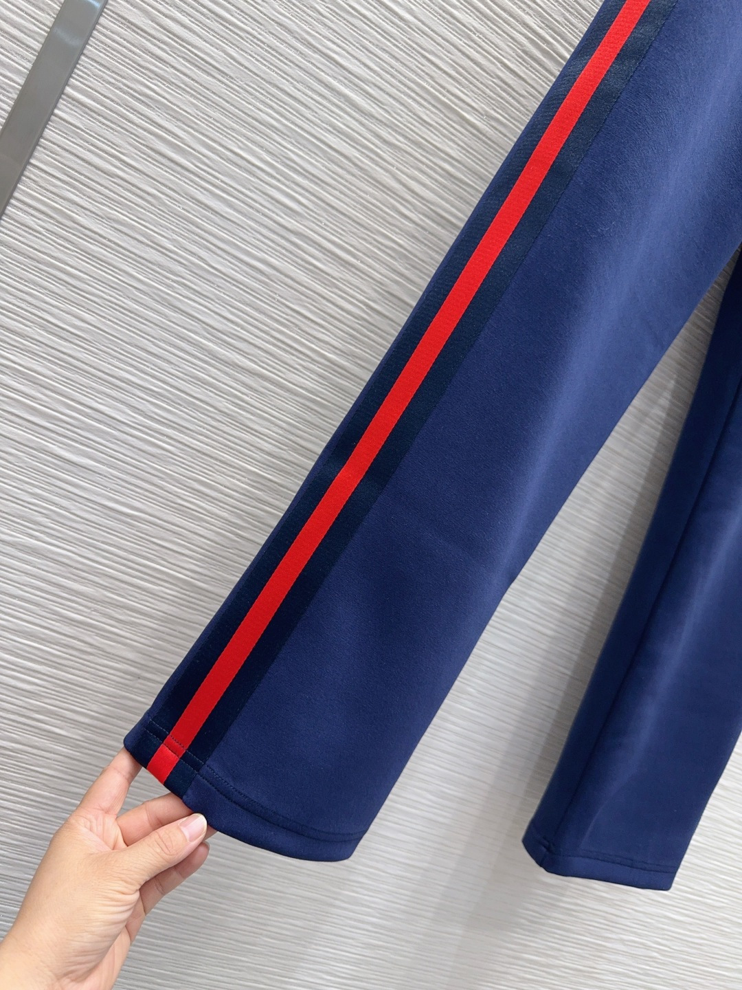 🛍️ Gucc* 👑 2025FW新款套装 上身显瘦又提升时髦度，优雅气质单品。衣橱必备！做工品质看细节