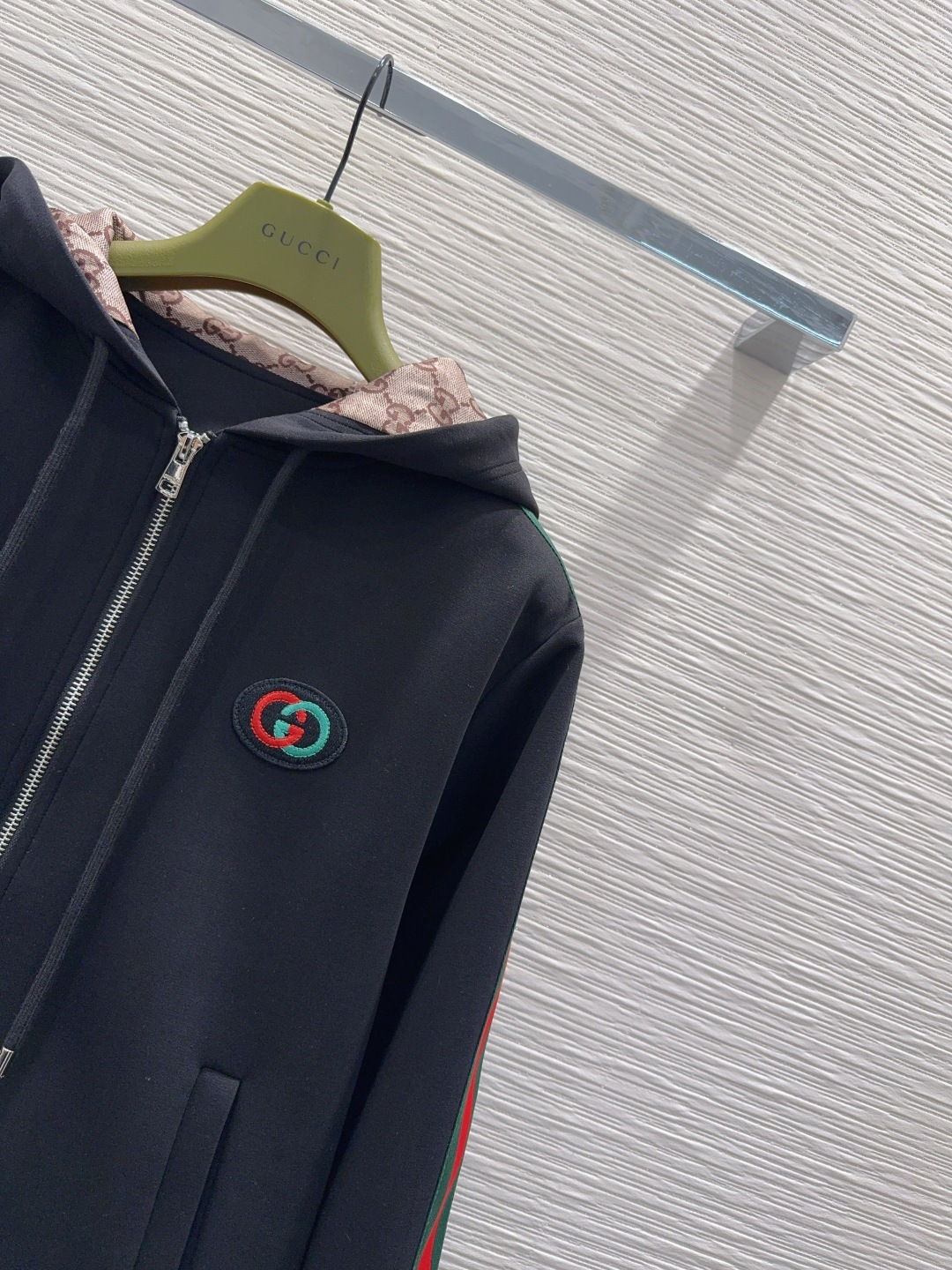 🛍️ Gucc* 👑 2025FW新款套装 上身显瘦又提升时髦度，优雅气质单品。衣橱必备！做工品质看细节