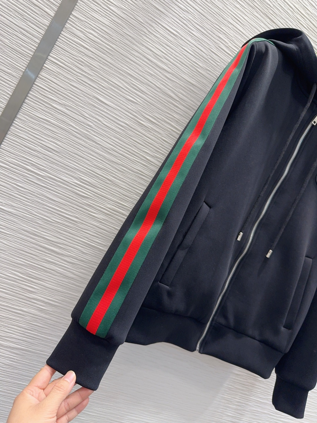 🛍️ Gucc* 👑 2025FW新款套装 上身显瘦又提升时髦度，优雅气质单品。衣橱必备！做工品质看细节