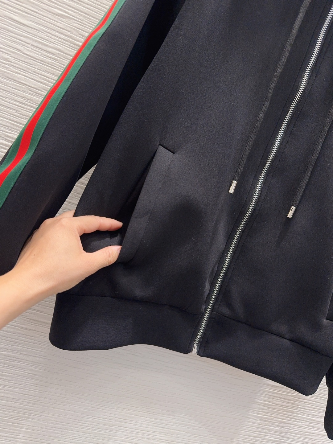 🛍️ Gucc* 👑 2025FW新款套装 上身显瘦又提升时髦度，优雅气质单品。衣橱必备！做工品质看细节