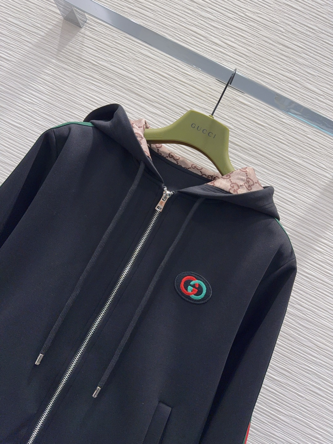 🛍️ Gucc* 👑 2025FW新款套装 上身显瘦又提升时髦度，优雅气质单品。衣橱必备！做工品质看细节