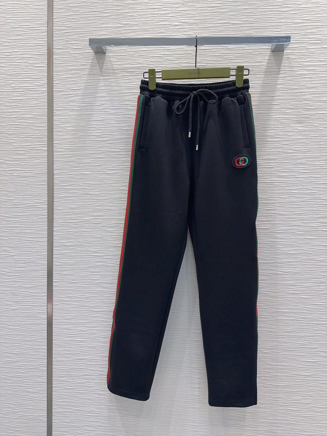 🛍️ Gucc* 👑 2025FW新款套装 上身显瘦又提升时髦度，优雅气质单品。衣橱必备！做工品质看细节