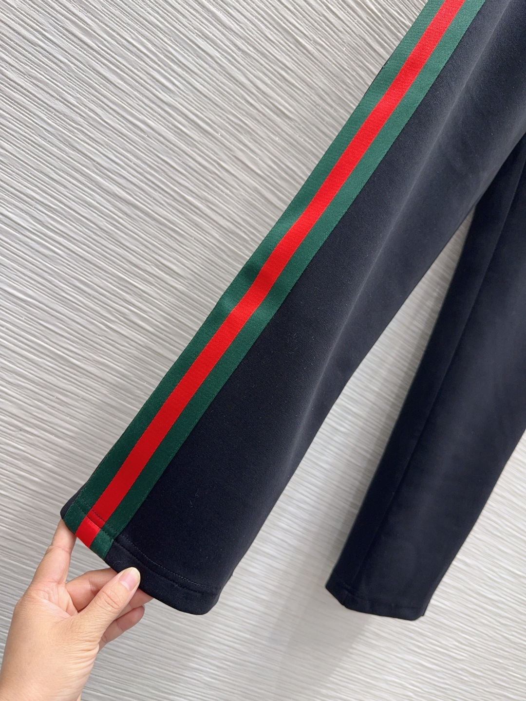 🛍️ Gucc* 👑 2025FW新款套装 上身显瘦又提升时髦度，优雅气质单品。衣橱必备！做工品质看细节