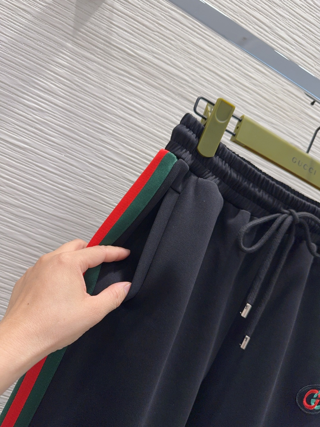 🛍️ Gucc* 👑 2025FW新款套装 上身显瘦又提升时髦度，优雅气质单品。衣橱必备！做工品质看细节