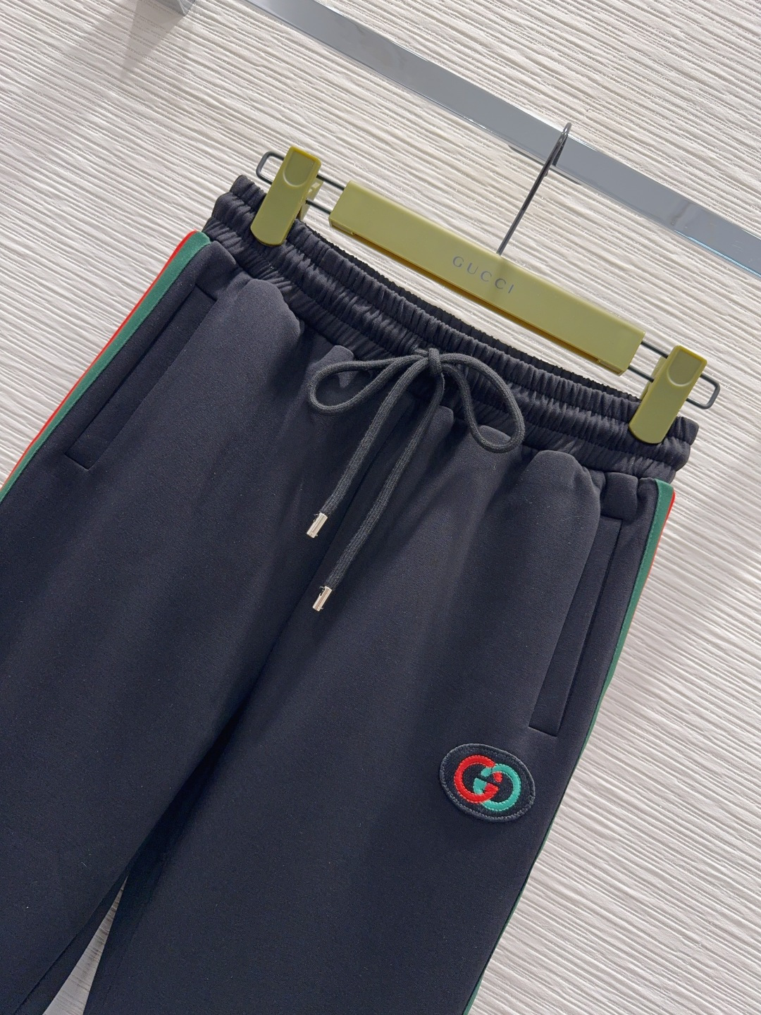 🛍️ Gucc* 👑 2025FW新款套装 上身显瘦又提升时髦度，优雅气质单品。衣橱必备！做工品质看细节