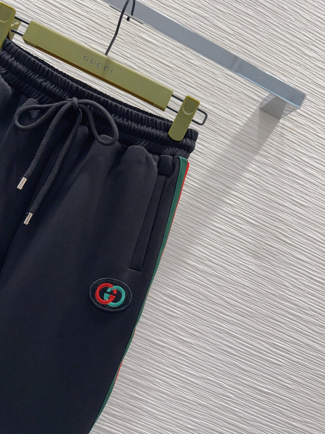 🛍️ Gucc* 👑 2025FW新款套装 上身显瘦又提升时髦度，优雅气质单品。衣橱必备！做工品质看细节