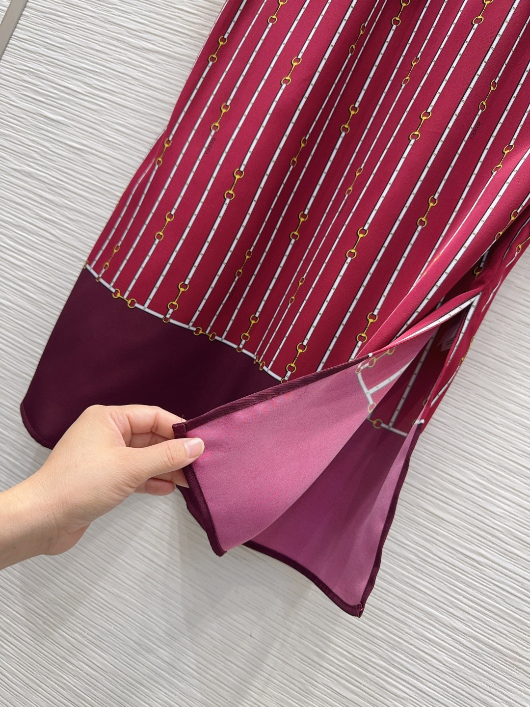 🛍️ Gucc* 👑2025FW爆款推荐连衣裙 渗透印花 经典又有型 各种都能完美驾驭～高级成衣做法，细