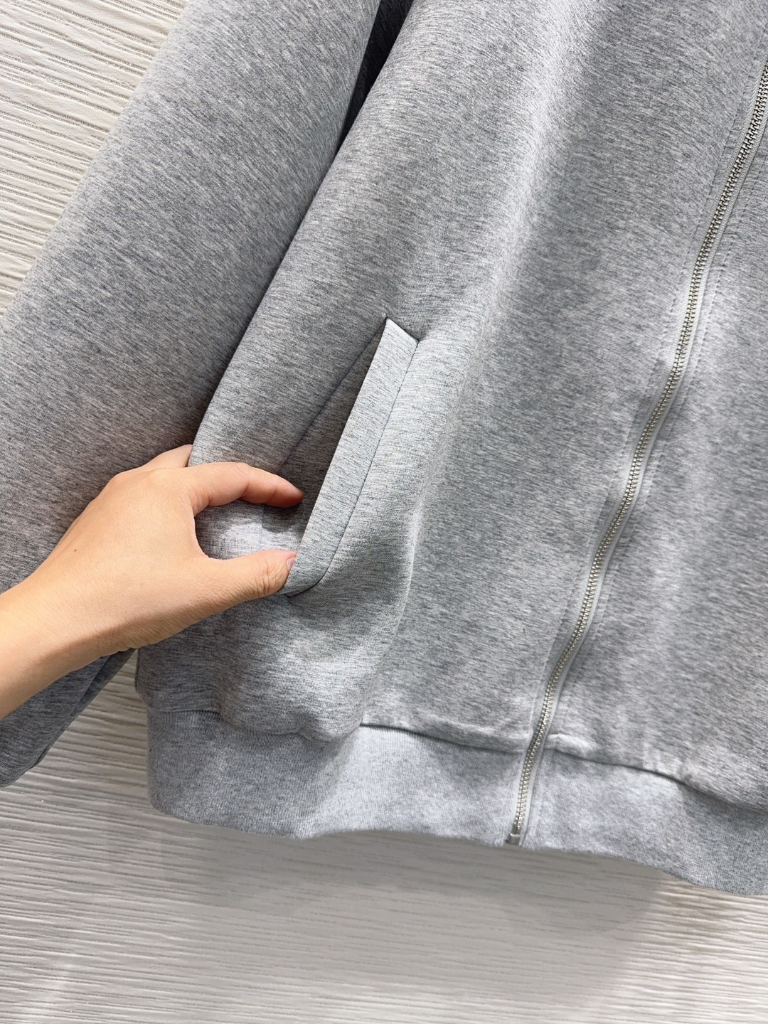 🛍️ Prad* 👑 2025FW新款套装 上身显瘦又提升时髦度，优雅气质单品。衣橱必备！做工品质看细节