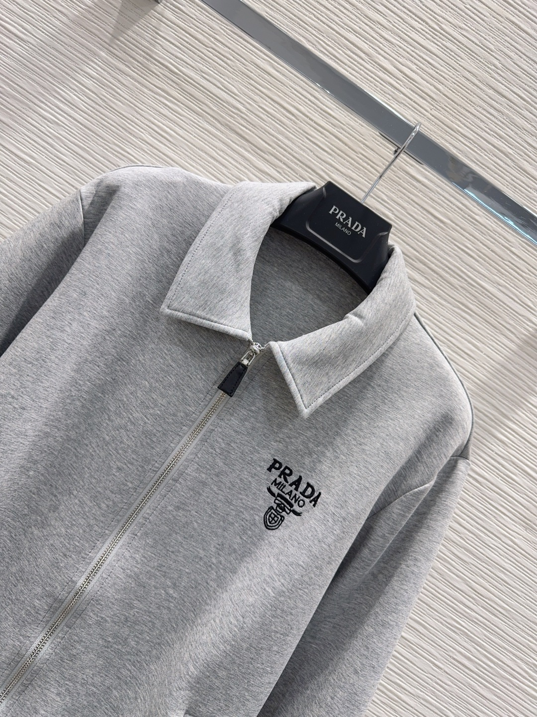 🛍️ Prad* 👑 2025FW新款套装 上身显瘦又提升时髦度，优雅气质单品。衣橱必备！做工品质看细节