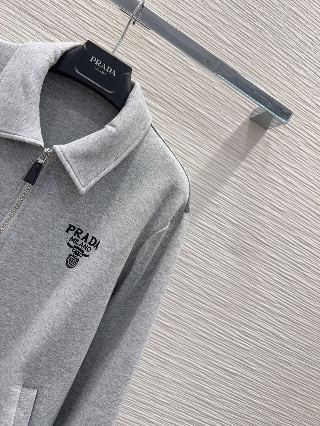 🛍️ Prad* 👑 2025FW新款套装 上身显瘦又提升时髦度，优雅气质单品。衣橱必备！做工品质看细节