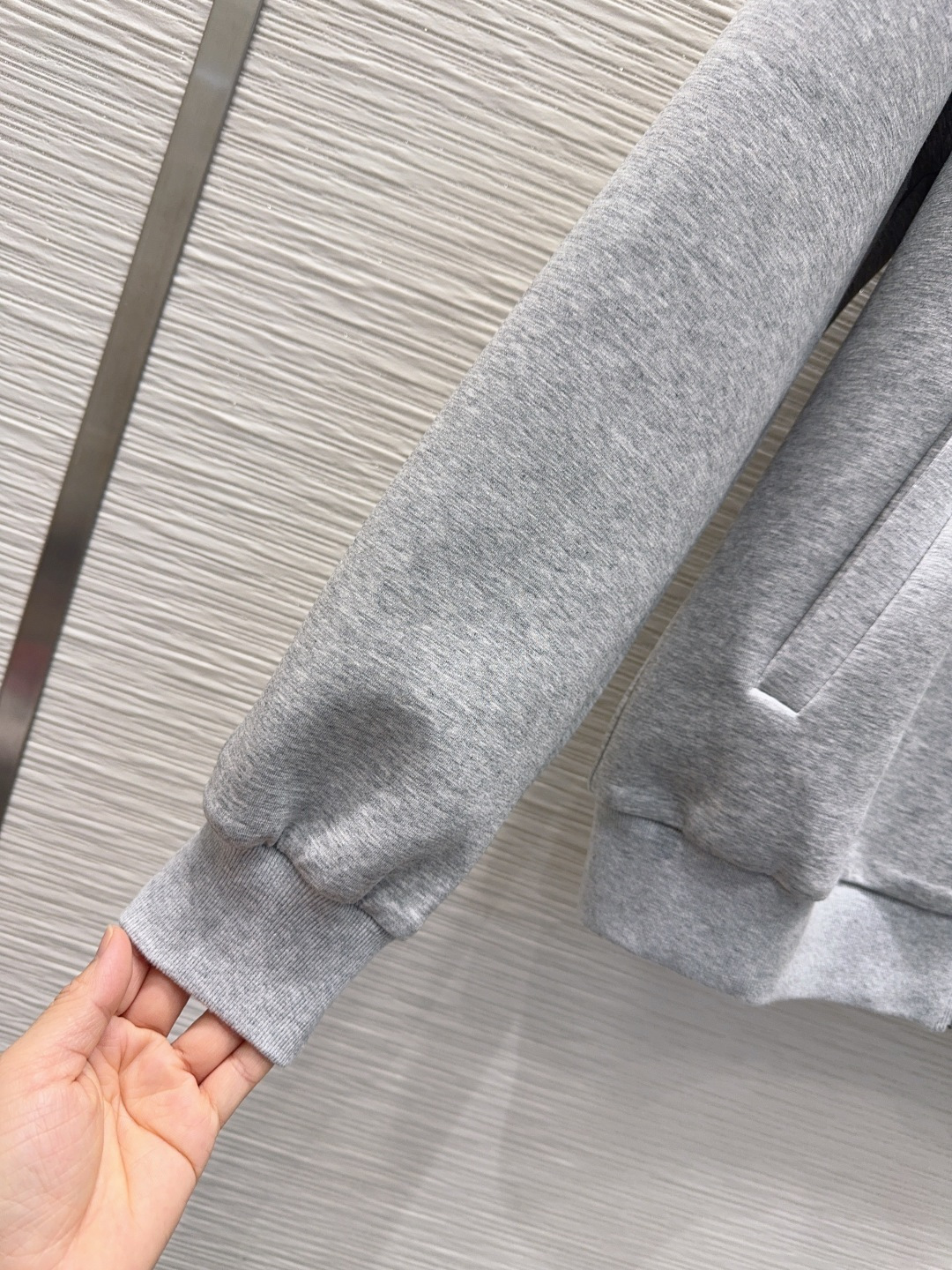 🛍️ Prad* 👑 2025FW新款套装 上身显瘦又提升时髦度，优雅气质单品。衣橱必备！做工品质看细节