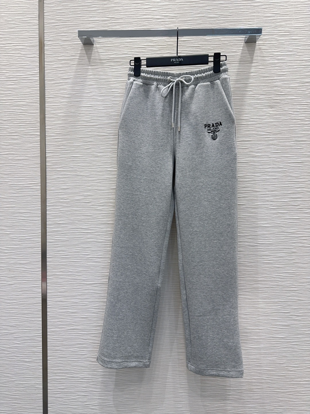 🛍️ Prad* 👑 2025FW新款套装 上身显瘦又提升时髦度，优雅气质单品。衣橱必备！做工品质看细节