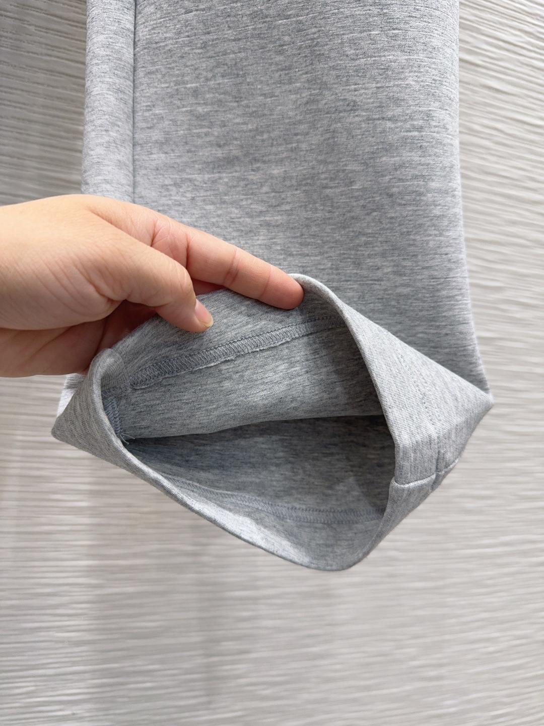 🛍️ Prad* 👑 2025FW新款套装 上身显瘦又提升时髦度，优雅气质单品。衣橱必备！做工品质看细节