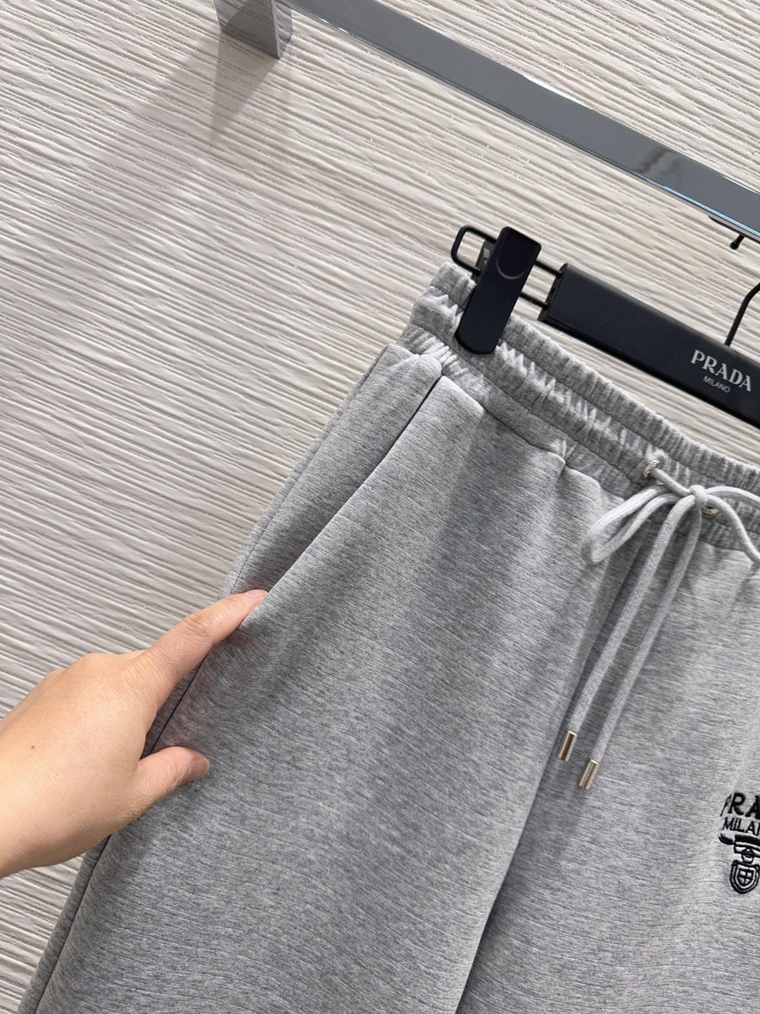 🛍️ Prad* 👑 2025FW新款套装 上身显瘦又提升时髦度，优雅气质单品。衣橱必备！做工品质看细节