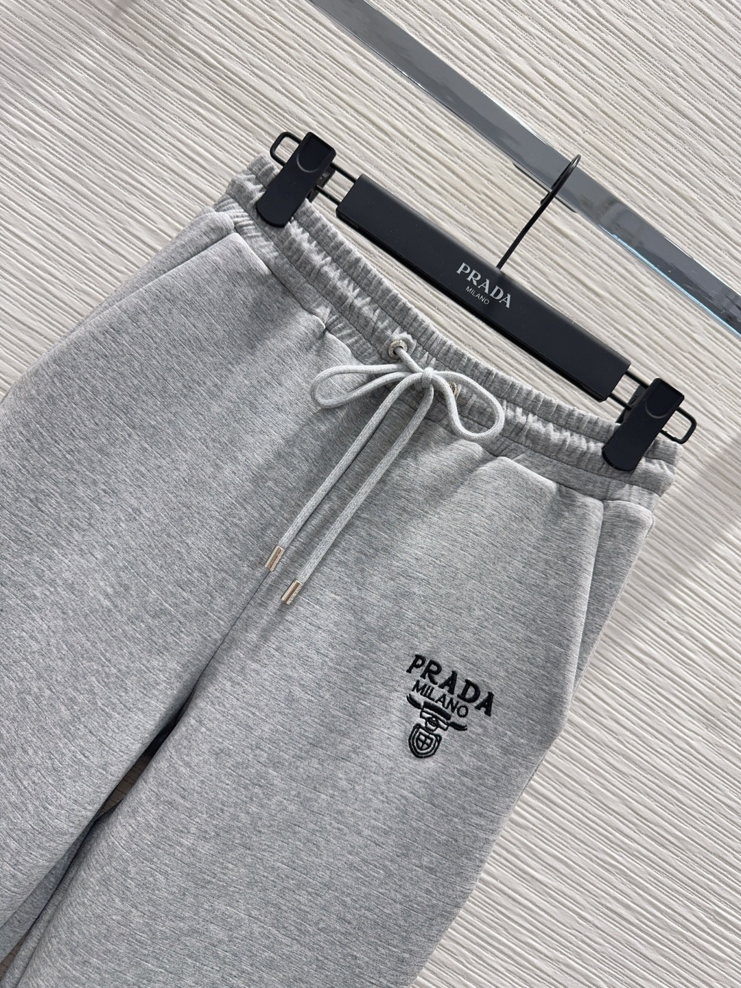 🛍️ Prad* 👑 2025FW新款套装 上身显瘦又提升时髦度，优雅气质单品。衣橱必备！做工品质看细节