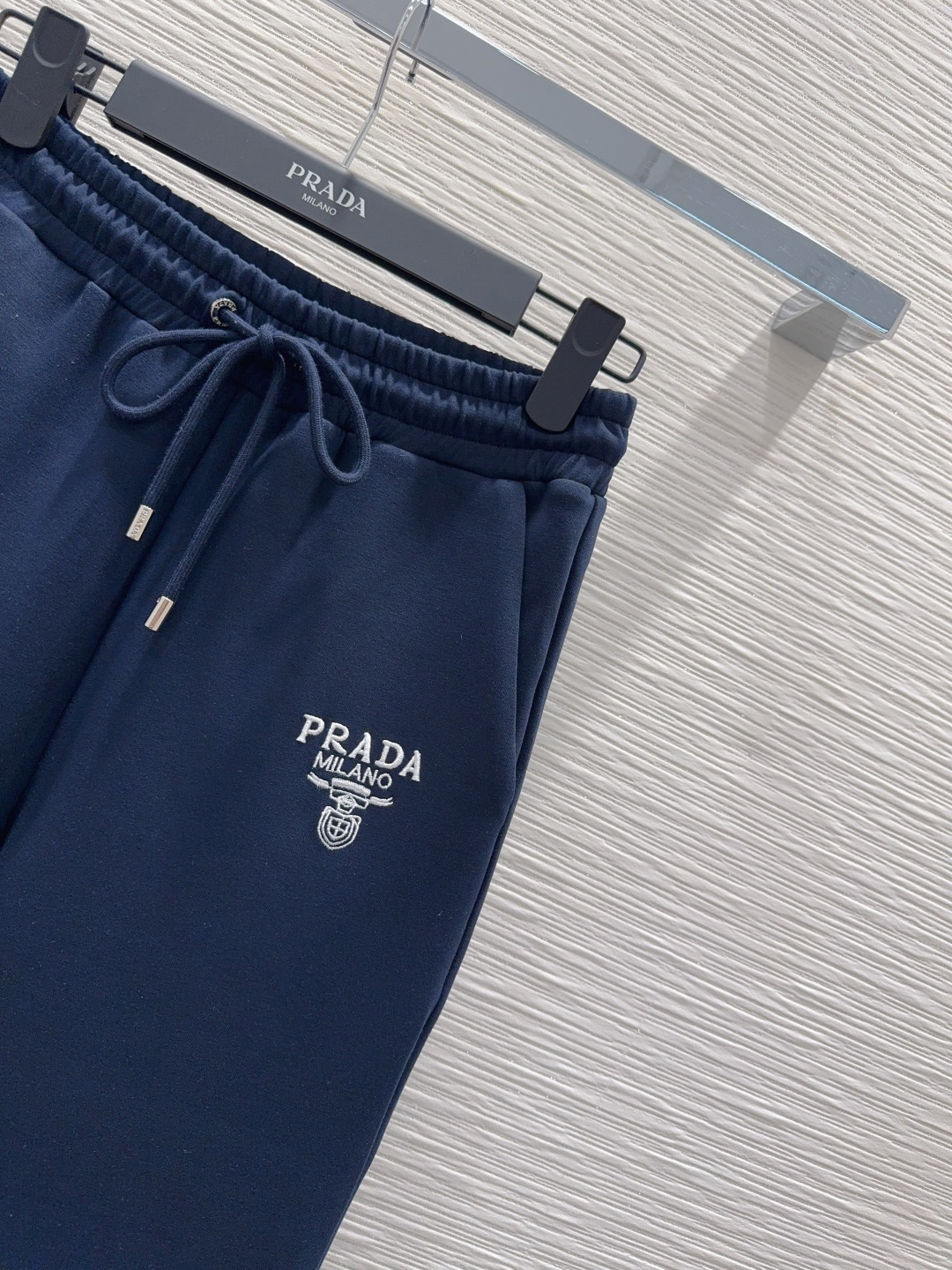 🛍️ Prad* 👑 2025FW新款套装 上身显瘦又提升时髦度，优雅气质单品。衣橱必备！做工品质看细节
