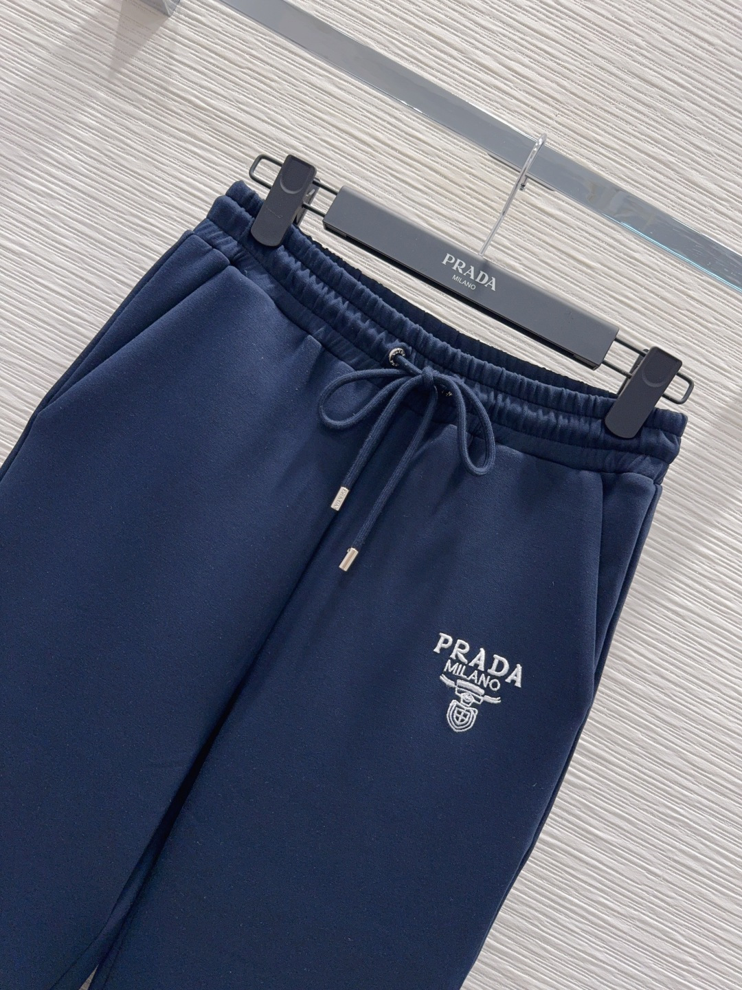 🛍️ Prad* 👑 2025FW新款套装 上身显瘦又提升时髦度，优雅气质单品。衣橱必备！做工品质看细节