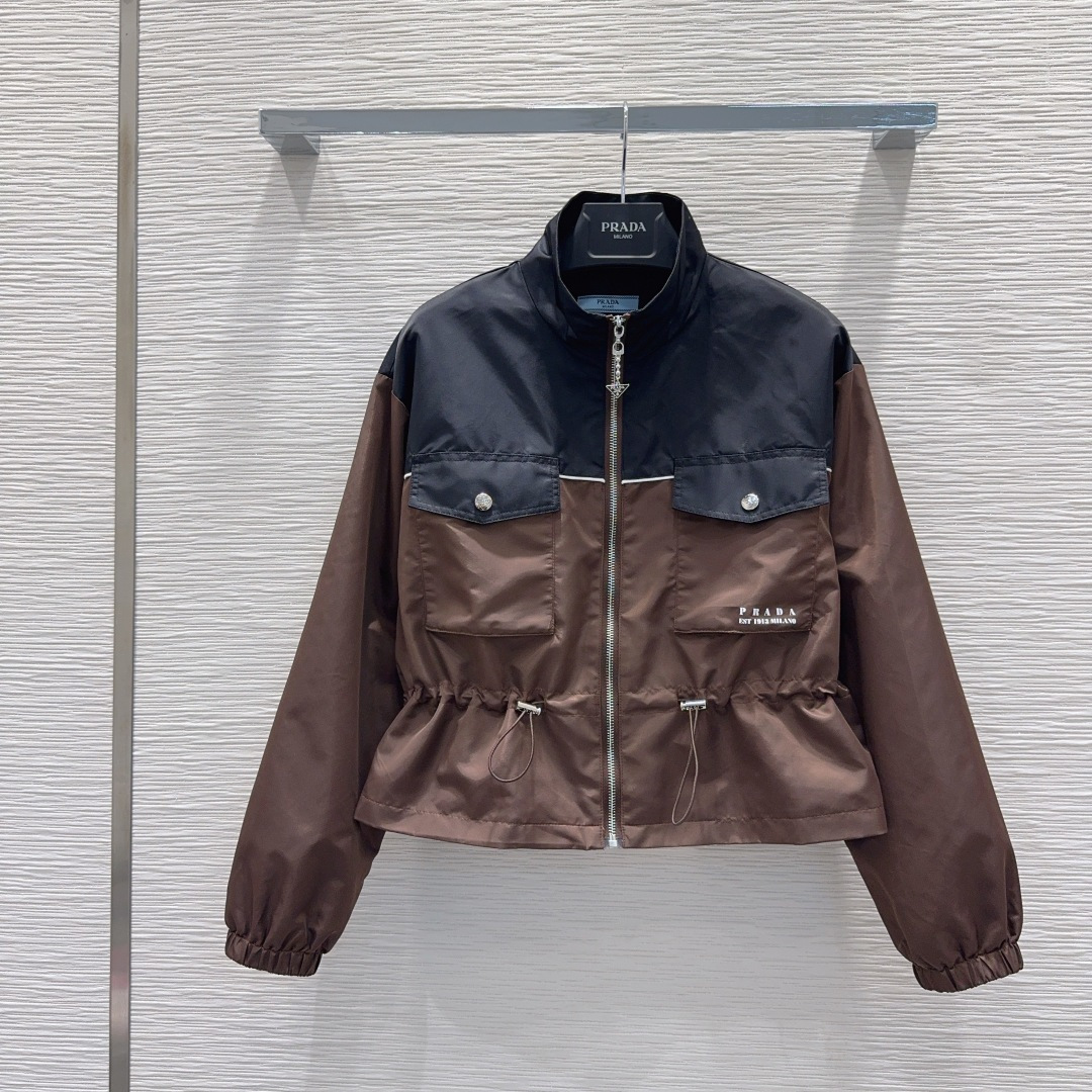 🛍️ Prad* 👑2025FW最新时尚外套 经典又有型 自带气场 面料质感很奈斯 时髦又高级 颜色超级
