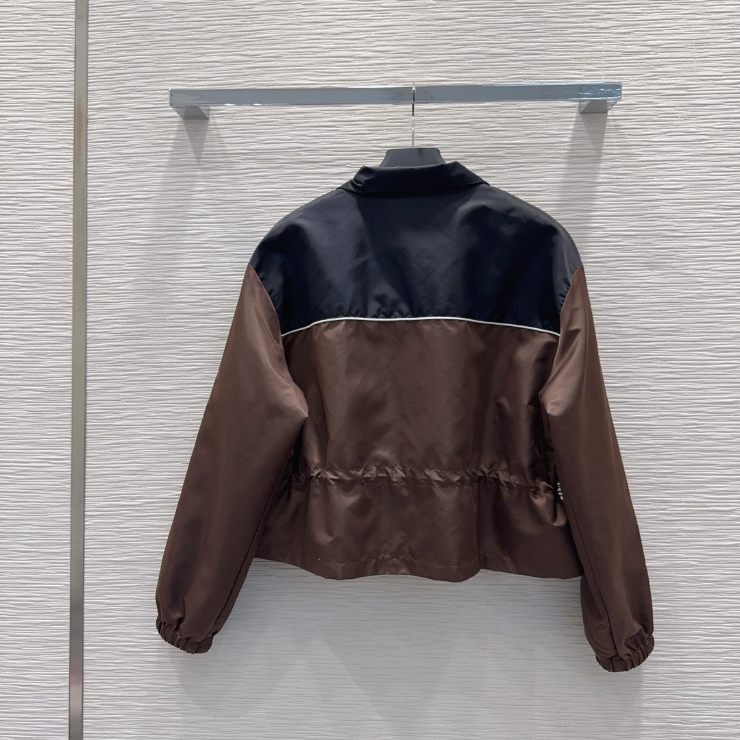 🛍️ Prad* 👑2025FW最新时尚外套 经典又有型 自带气场 面料质感很奈斯 时髦又高级 颜色超级