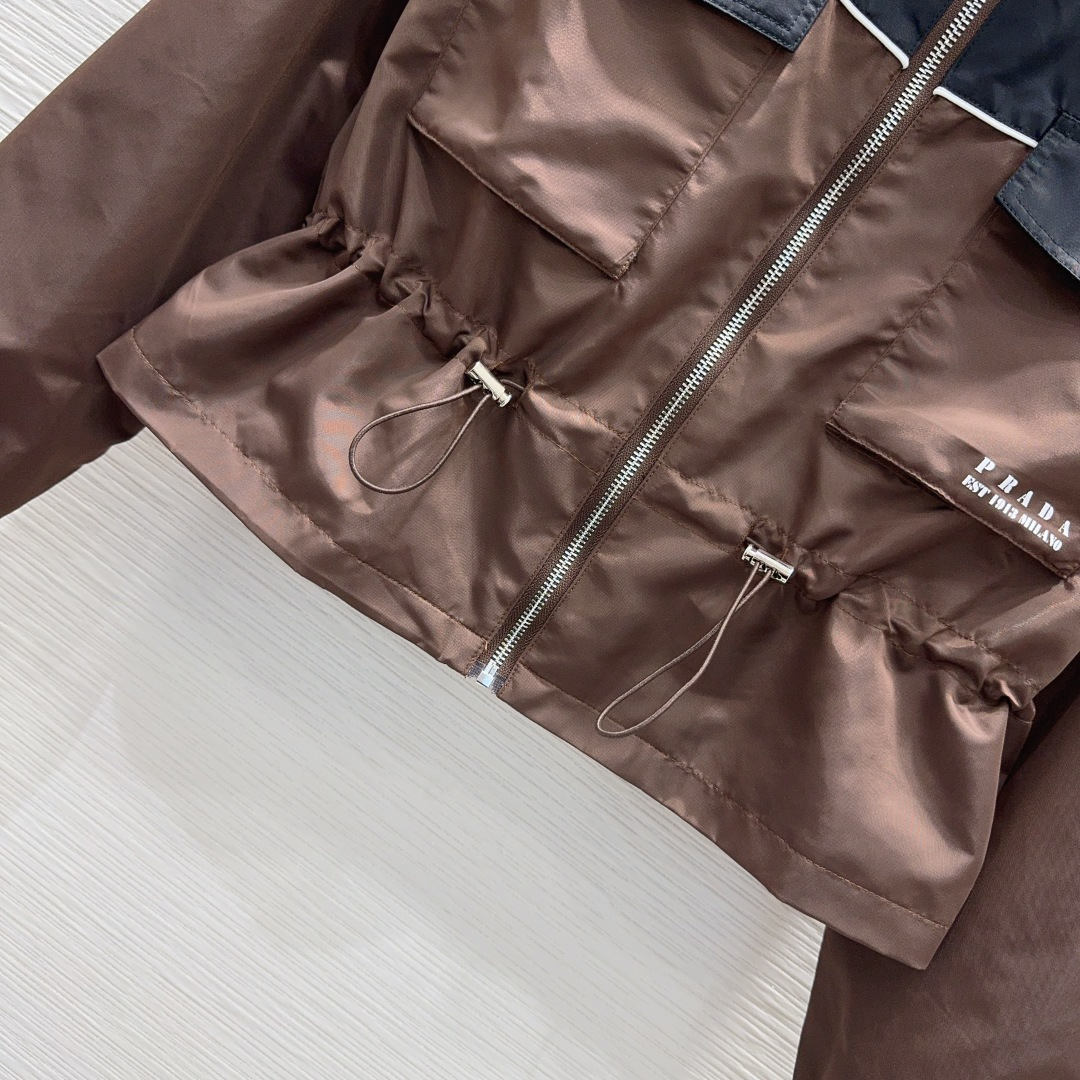 🛍️ Prad* 👑2025FW最新时尚外套 经典又有型 自带气场 面料质感很奈斯 时髦又高级 颜色超级