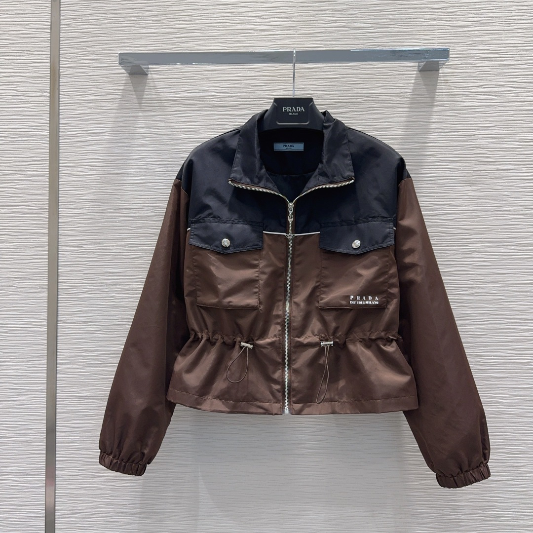 🛍️ Prad* 👑2025FW最新时尚外套 经典又有型 自带气场 面料质感很奈斯 时髦又高级 颜色超级