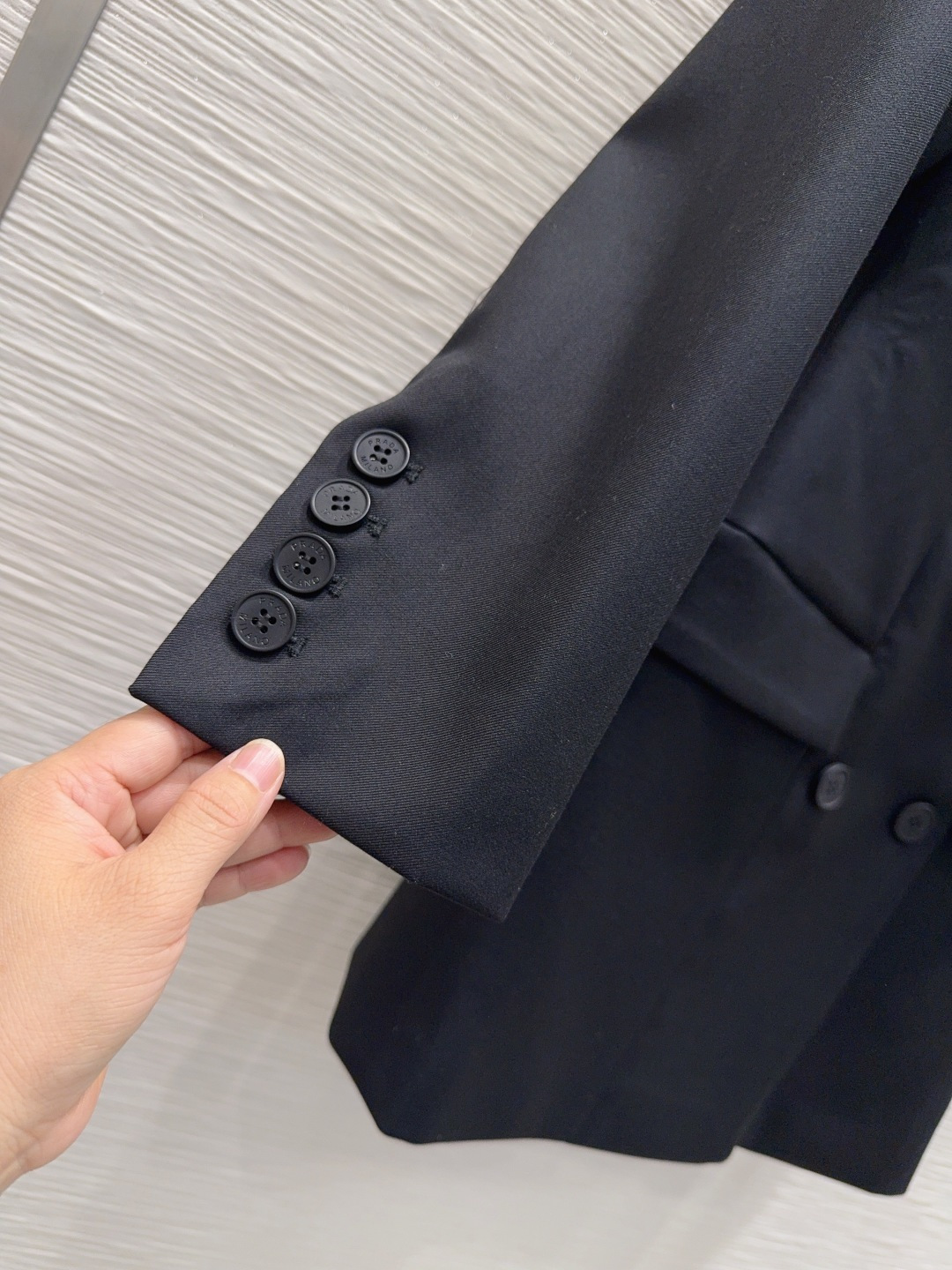 🛍️ Prad* 👑2025FW新款西装外套 经典三角牌装饰 双排扣 收腰显瘦百搭黑色 SML【S后中长