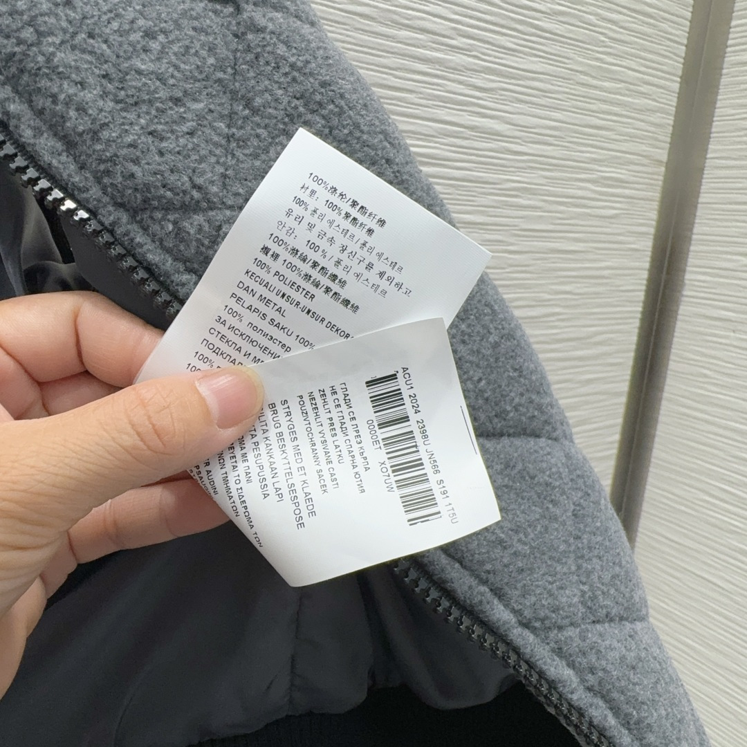 🛍️Miu Mi*👑2025FW新款马甲 高级大气 满满的穿搭高级感 创新面料 轻盈柔软 实物非常赞！上