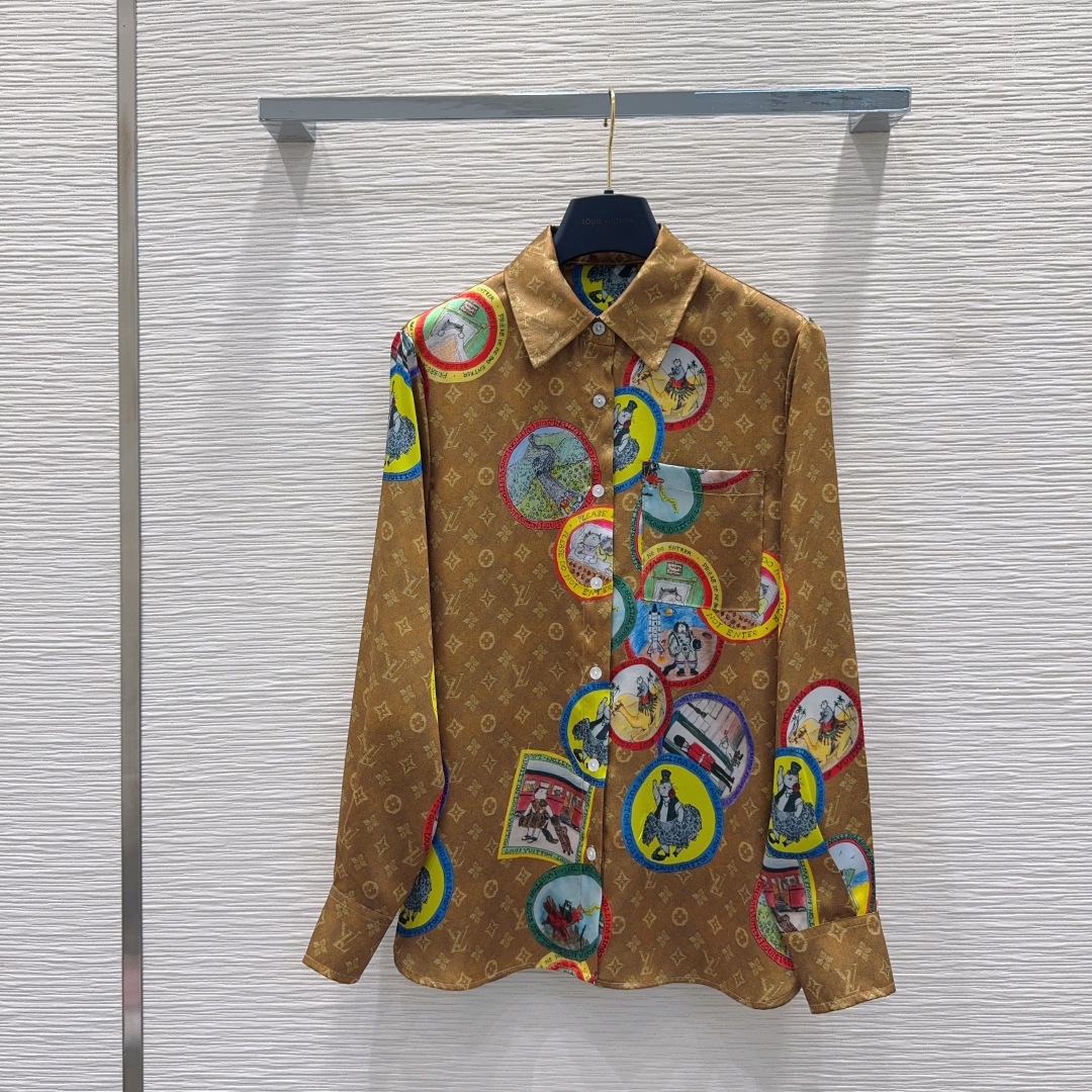 🛍️ Louis Vuitto* 👑2025FW新款 简约中流露出高奢 整件衣服做工更是非常精细！ 版型