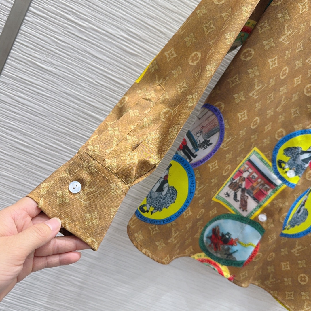 🛍️ Louis Vuitto* 👑2025FW新款 简约中流露出高奢 整件衣服做工更是非常精细！ 版型