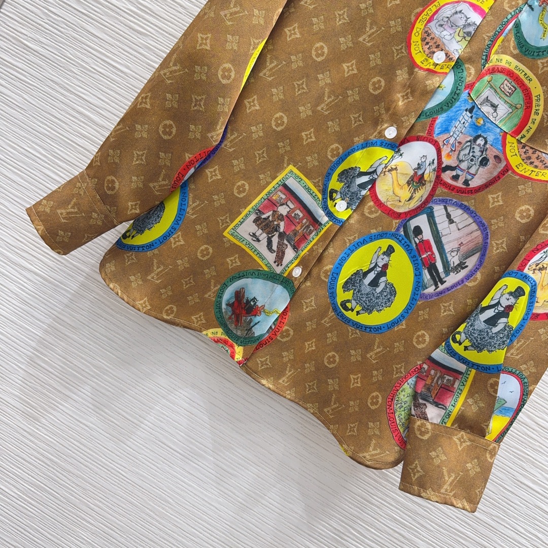 🛍️ Louis Vuitto* 👑2025FW新款 简约中流露出高奢 整件衣服做工更是非常精细！ 版型