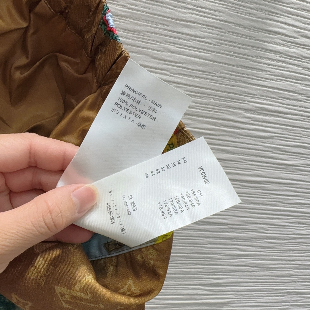 🛍️ Louis Vuitto* 👑2025FW新款 简约中流露出高奢 整件衣服做工更是非常精细！ 版型