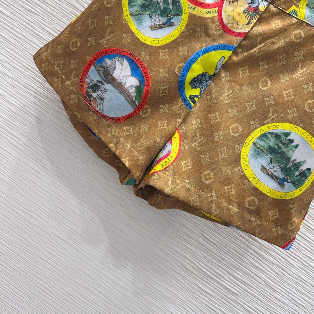 🛍️ Louis Vuitto* 👑2025FW新款 简约中流露出高奢 整件衣服做工更是非常精细！ 版型