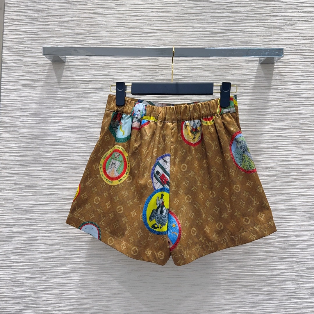 🛍️ Louis Vuitto* 👑2025FW新款 简约中流露出高奢 整件衣服做工更是非常精细！ 版型