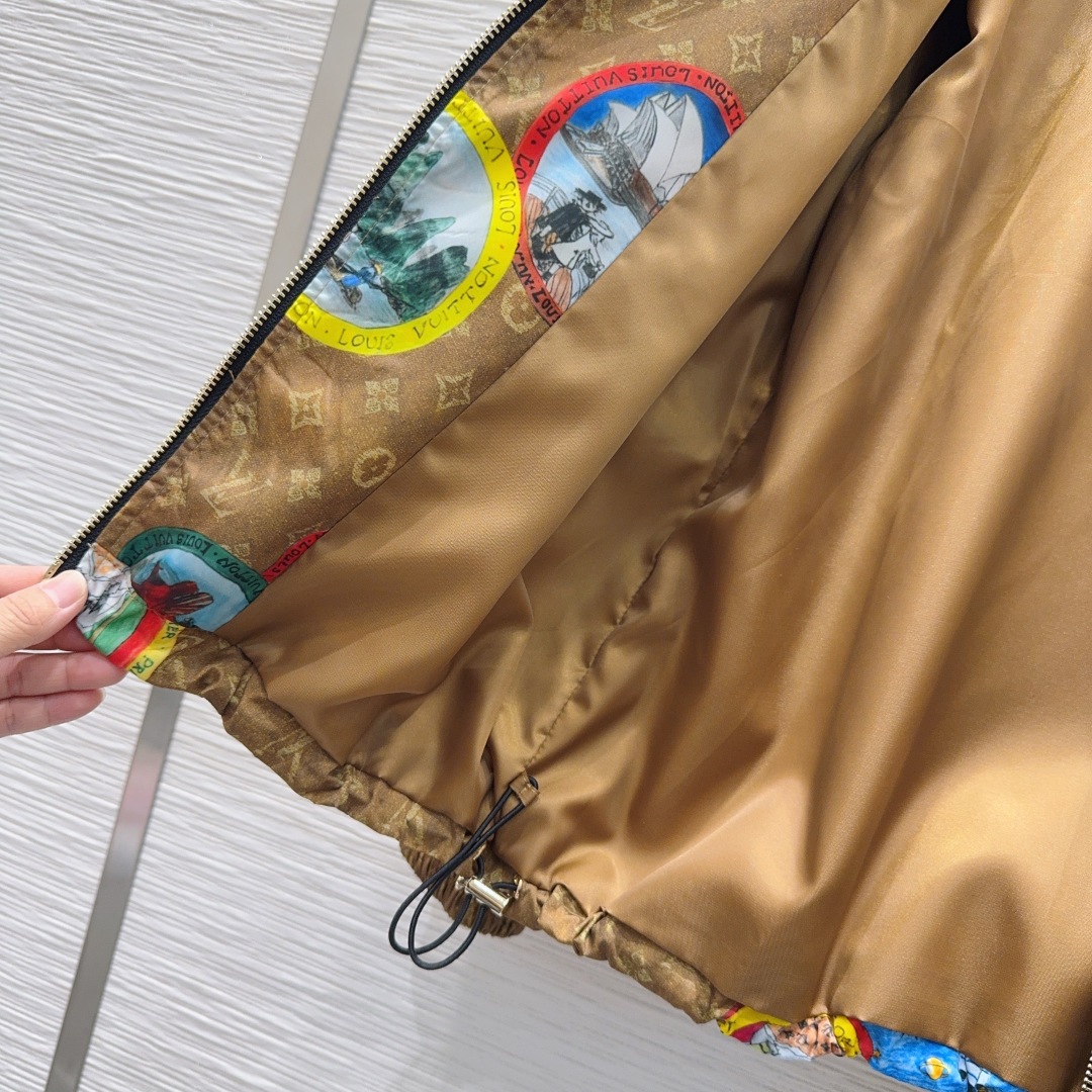 🛍️ Louis Vuitto* 👑2025FW新款 简约中流露出高奢 整件衣服做工更是非常精细！ 版型