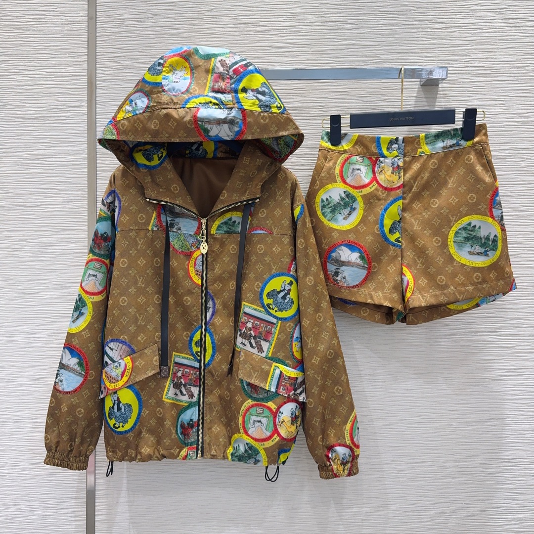 🛍️ Louis Vuitto* 👑2025FW新款 简约中流露出高奢 整件衣服做工更是非常精细！ 版型