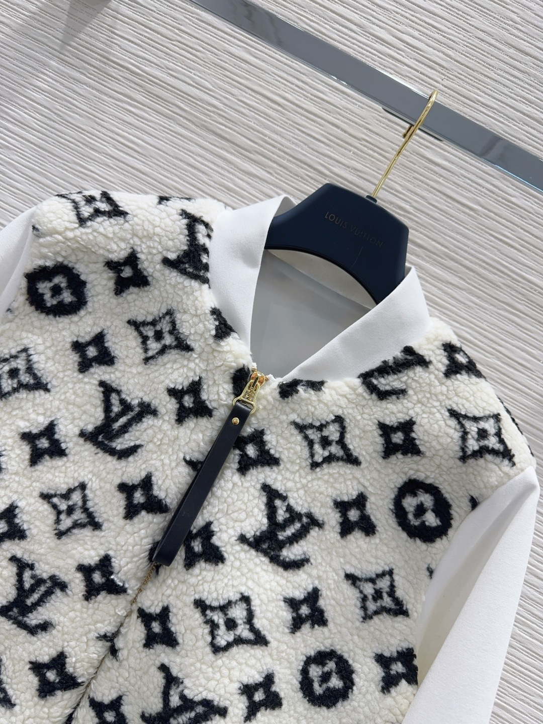 🛍️ Louis Vuitto* 👑2025FW新款外套 手感舒适的人造毛 贴合舒适与时髦的双需求能融入