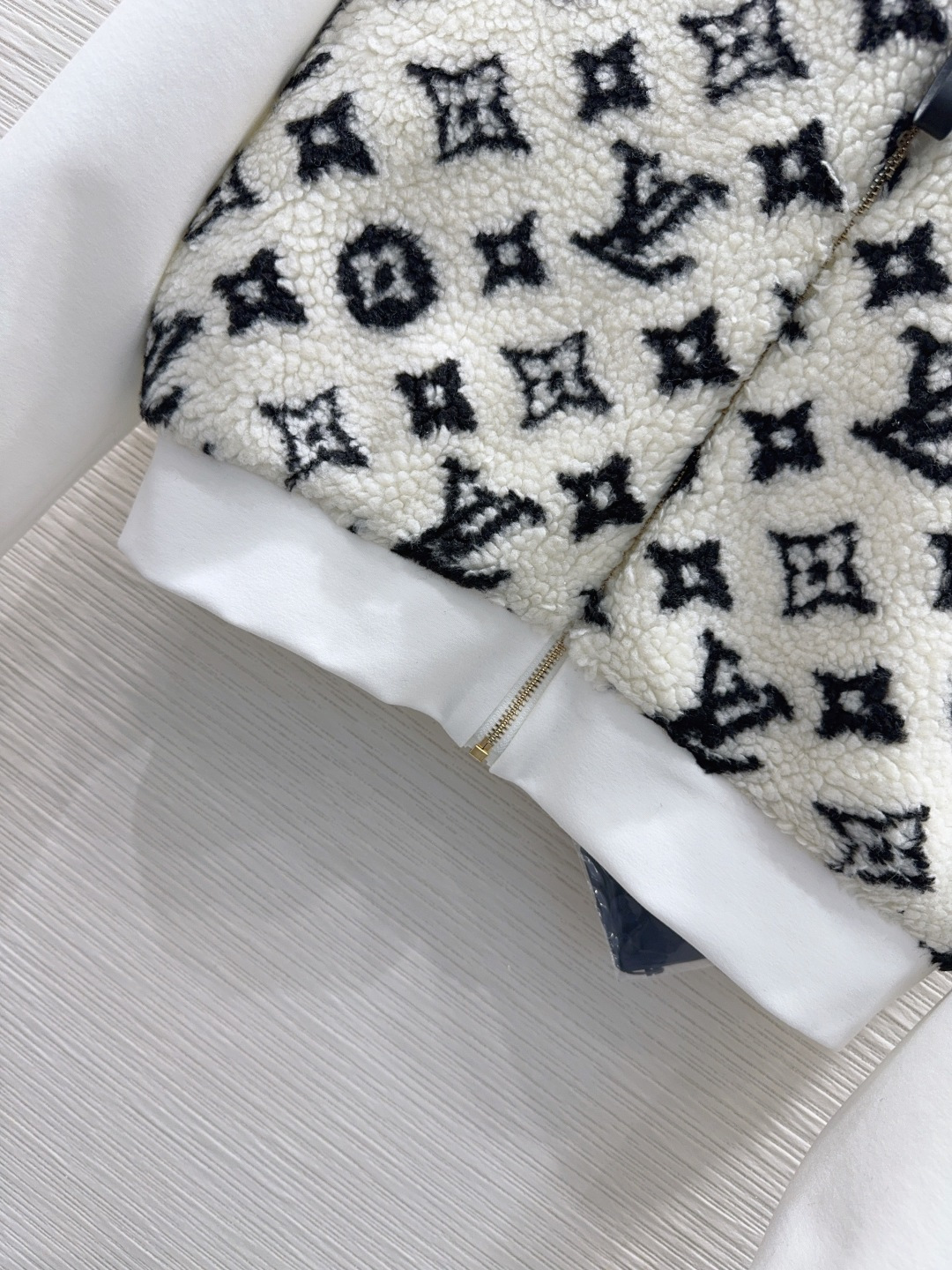 🛍️ Louis Vuitto* 👑2025FW新款外套 手感舒适的人造毛 贴合舒适与时髦的双需求能融入