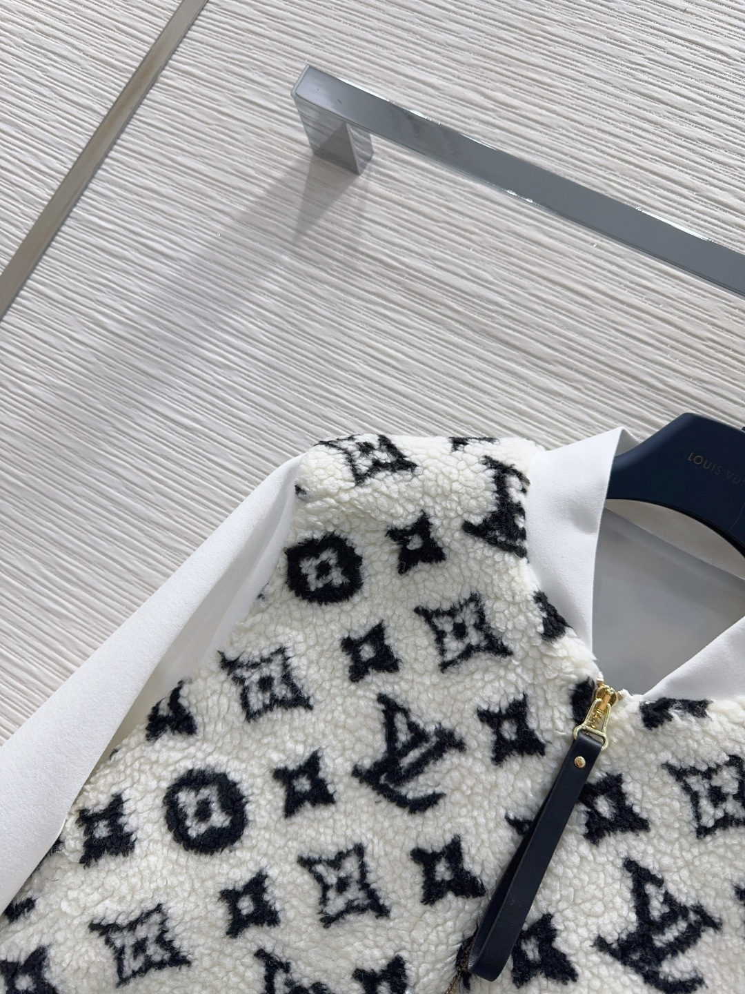 🛍️ Louis Vuitto* 👑2025FW新款外套 手感舒适的人造毛 贴合舒适与时髦的双需求能融入