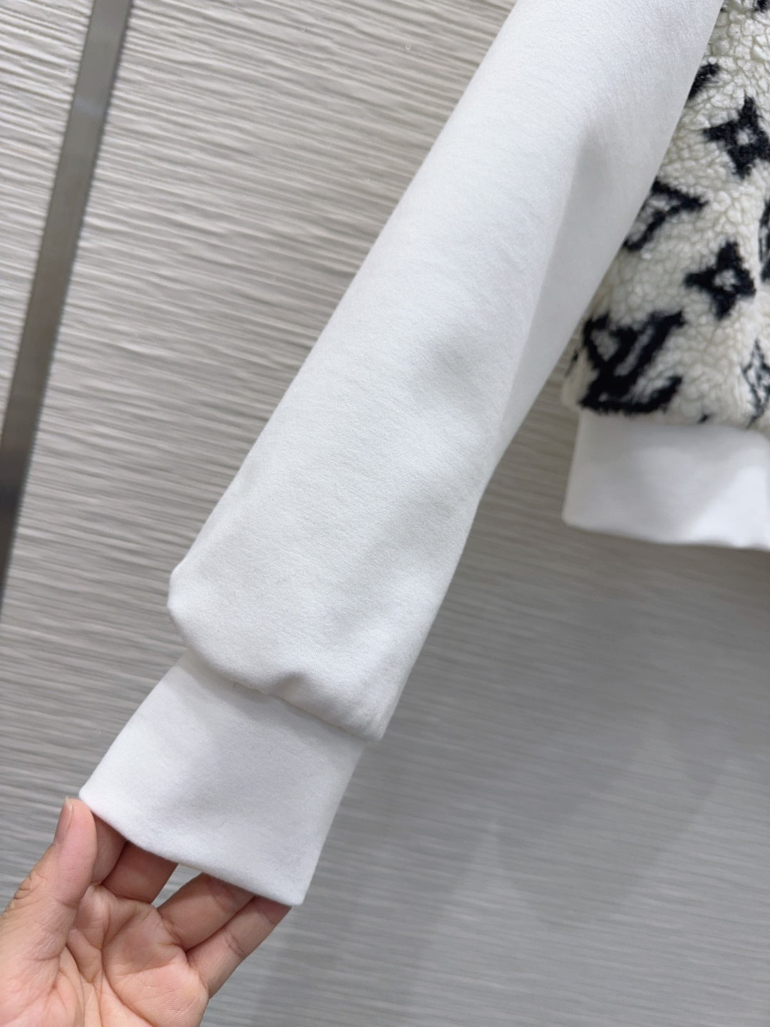 🛍️ Louis Vuitto* 👑2025FW新款外套 手感舒适的人造毛 贴合舒适与时髦的双需求能融入