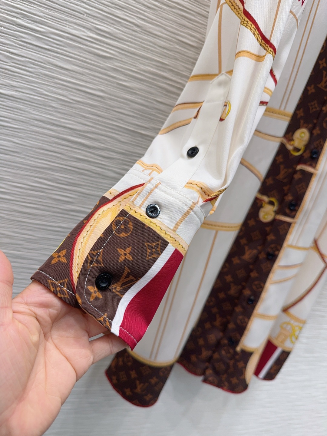 🛍️ Louis Vuitto* 👑2025FW新款 渗透工艺 简约中流露出高奢 整件衣服做工更是非常精