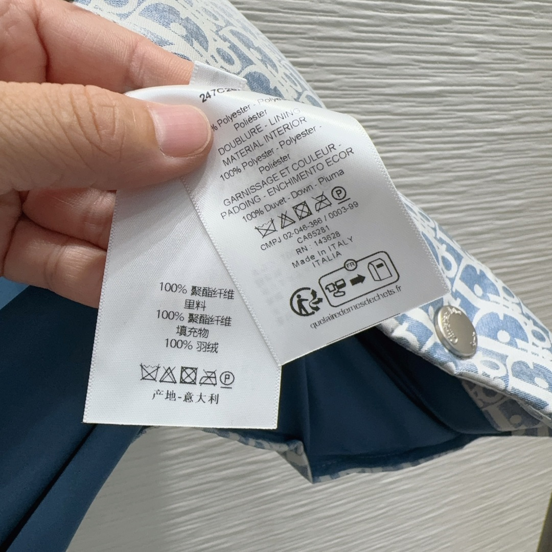 🛍️ Christian Dio* 👑2025FW新款羽绒马甲 整体保暖效果拉满，常规款羽绒服 休闲时尚